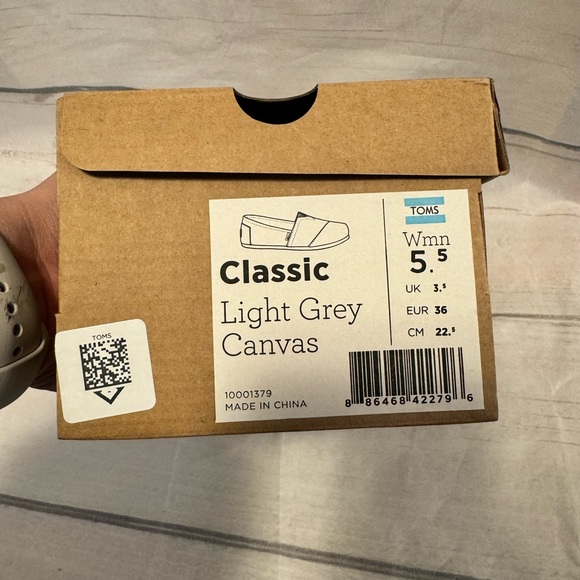 Classic TOMS Women’s size 5.5 - Light Warm Grey - Picture 4 of 6
